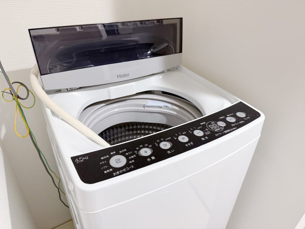 室内に設置された縦型洗濯機